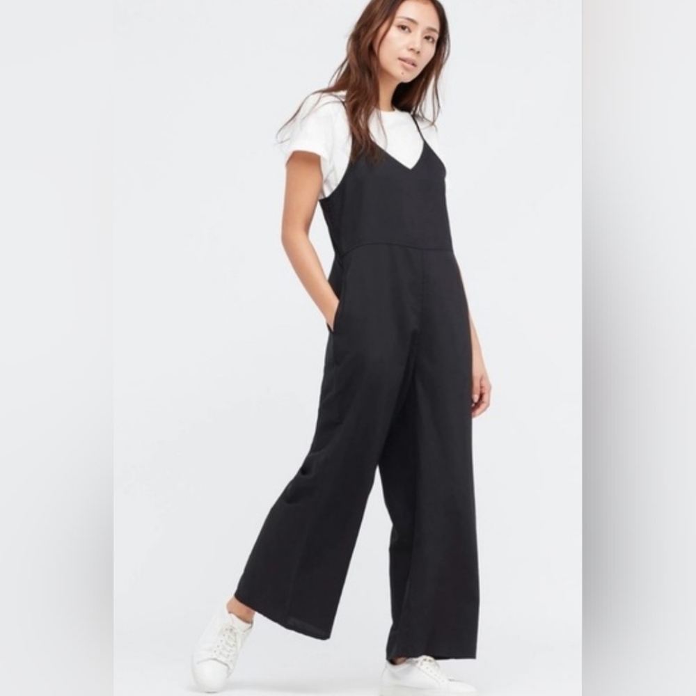 Uniqlo Black V-Neck Wide-Leg Jumpsuit with Pockets